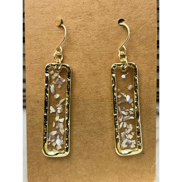 NEW Gold Tone Modern Earrings Drop Lightweight - Picture 2 of 3